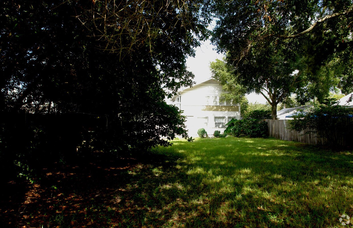 Building Photo - 1134 Highland St N