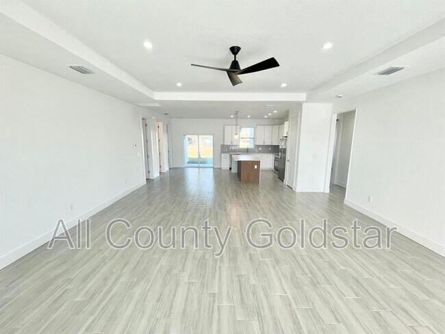 Foto del edificio - 4661 Fairlane Dr