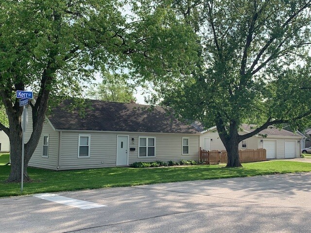 Primary Photo - 126 E Kerr St