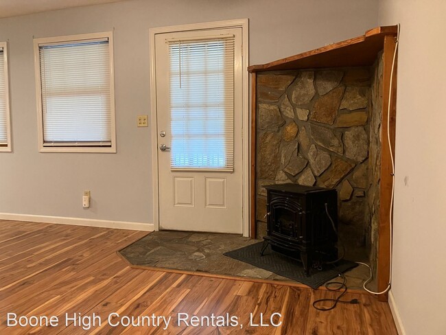 Building Photo - 2 br, 1 bath House - 218 Elk Hill Drive Un...