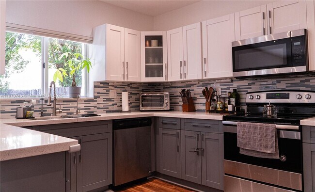 Foto del edificio - 16244 SW 57th Ln