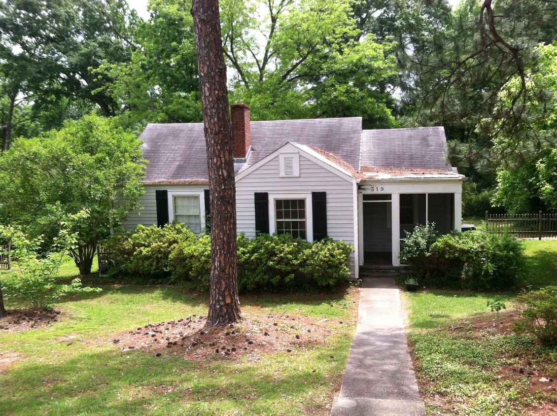 Primary Photo - 3Bed/1Bath House Downtown for August 2025!