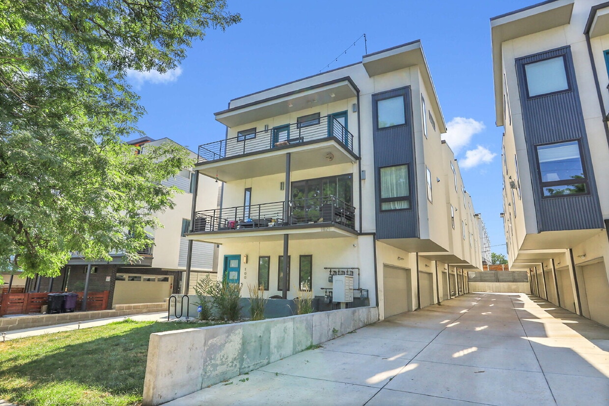 Primary Photo - $3,400.00 - 2 Bedroom, 2.5 Bathroom, Rooft...