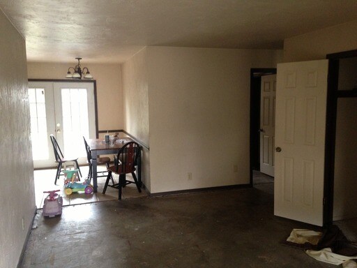 Building Photo - 706 S Meadow Ln