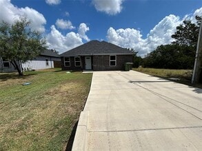 Building Photo - 2211 Hercules Dr
