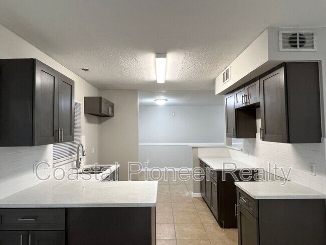 Building Photo - 1613 Crossridge Dr.