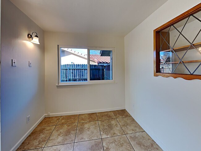 Building Photo - 8116 Butternut Dr