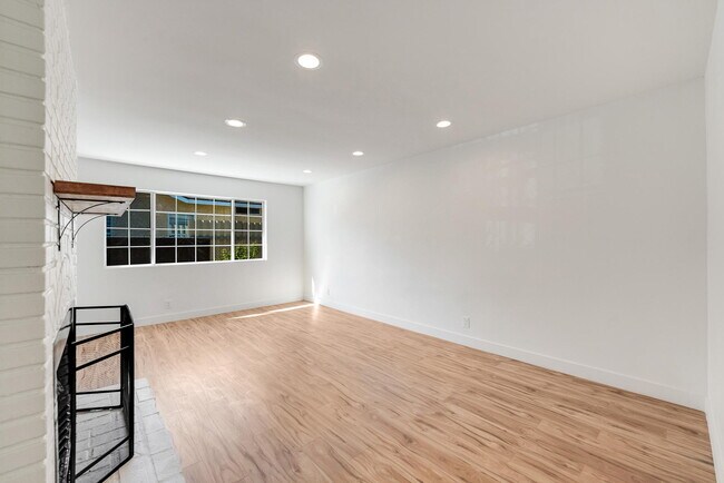 Building Photo - 1517 N Avenue 46