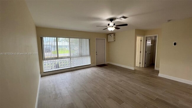 Foto del edificio - 2559 NE 10th Ct
