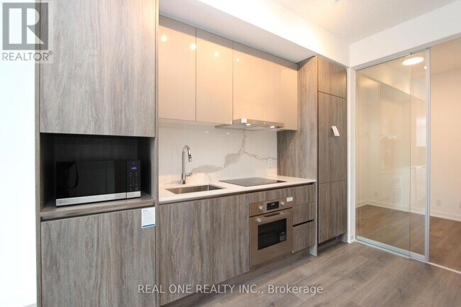 Photo du bâtiment - 180 Front St E