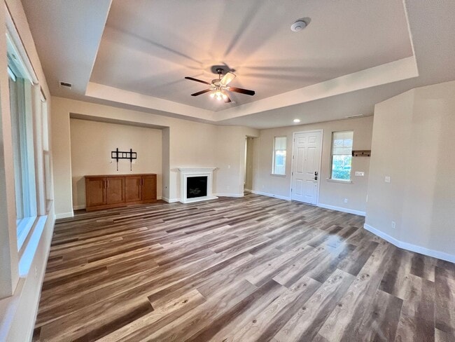 Building Photo - $2,895 Barstow & De Wolf, 4 Bedroom House - Dennis Ave. Clovis / Energy Efficient Smart Home