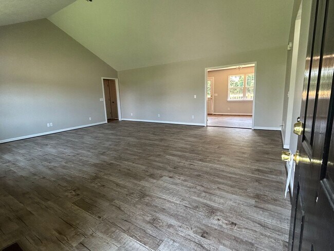 Building Photo - 221 Wilson Way