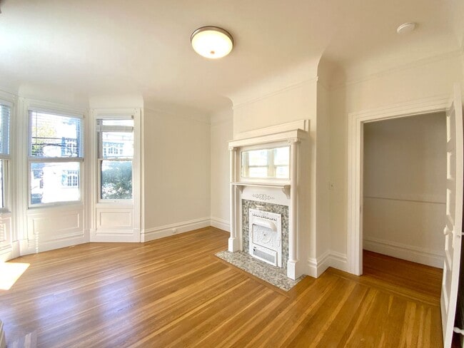 Building Photo - REMODELED, Corner 2BR. IN-UNIT LAUNDRY! Di...