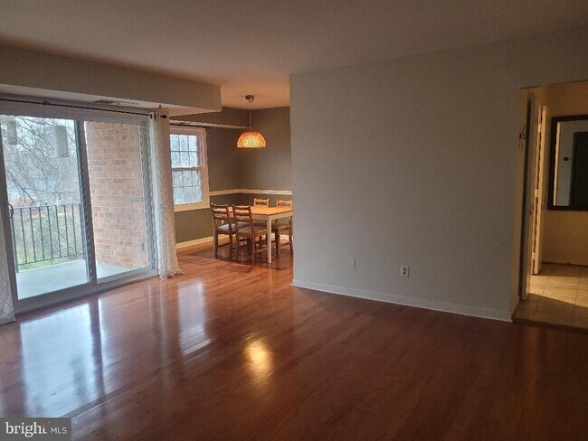 Foto del edificio - 3846 Lyndhurst Dr