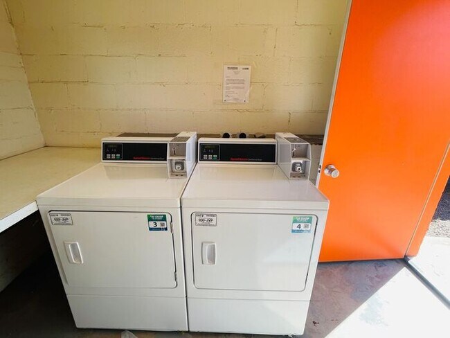 Building Photo - 1302 N Richey Blvd