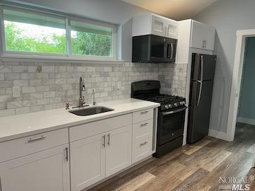 Building Photo - 581 Silverado Trail S