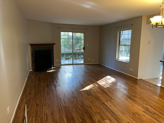 Building Photo - 131 Crestwood Ct