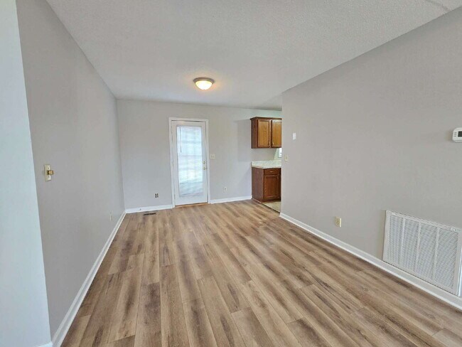 Foto del edificio - 308 Cunningham Ln