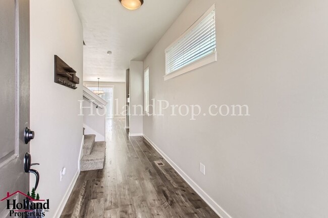Building Photo - Beautiful 3-Bedroom Single-Family Home – S...