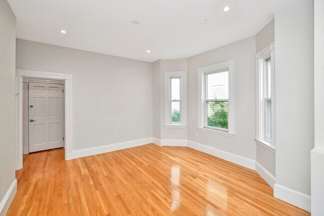 Building Photo - 20 Thornley St