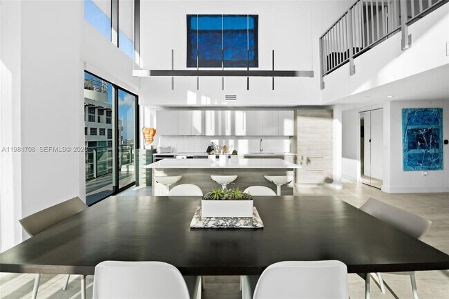 Foto del edificio - 121 NE 34th St