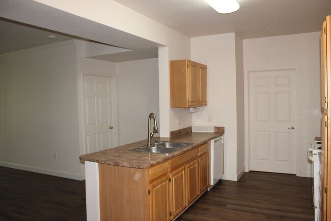 Building Photo - 501 Gibson Dr