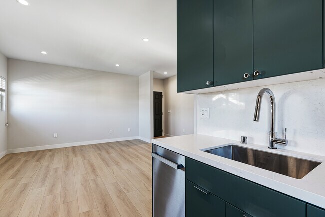 Foto del edificio - 1429 Edgecliffe Dr