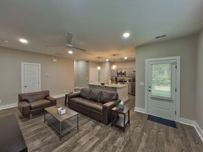 Building Photo - 3925 Overbrook Dr