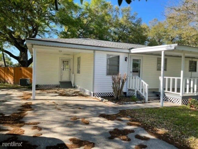 Building Photo - 3 br, 1 bath House - 101 John Breaux Dr