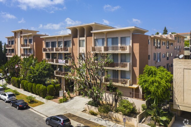 Foto del edificio - Majestic East & West Apartments