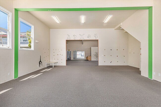 Building Photo - Clement Ave 2333