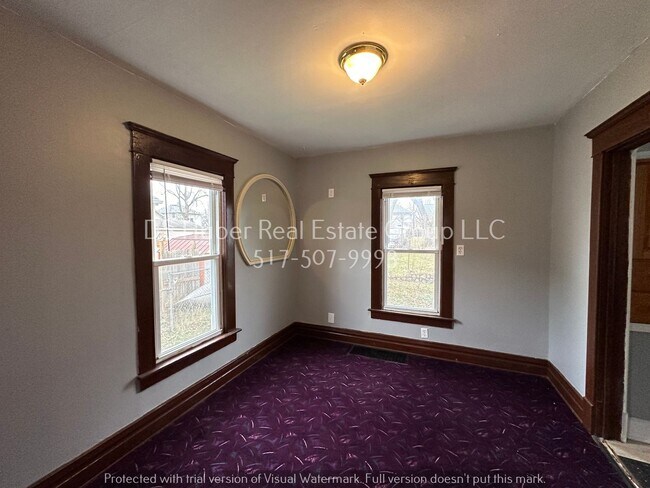 Foto del edificio - 1023 Persons Ct Lansing, MI 48906