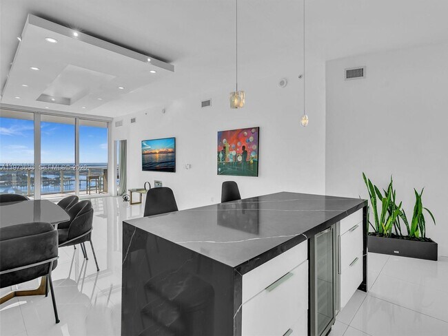 Foto del edificio - 2020 N Bayshore Dr