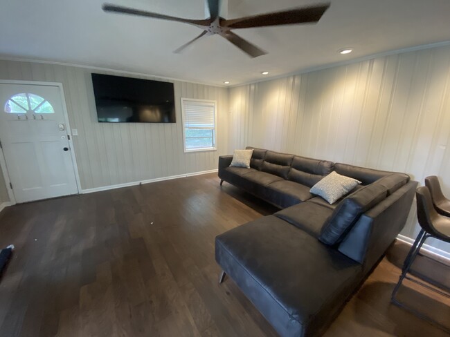 Foto del edificio - 6145 Lake Lanier Heights Rd