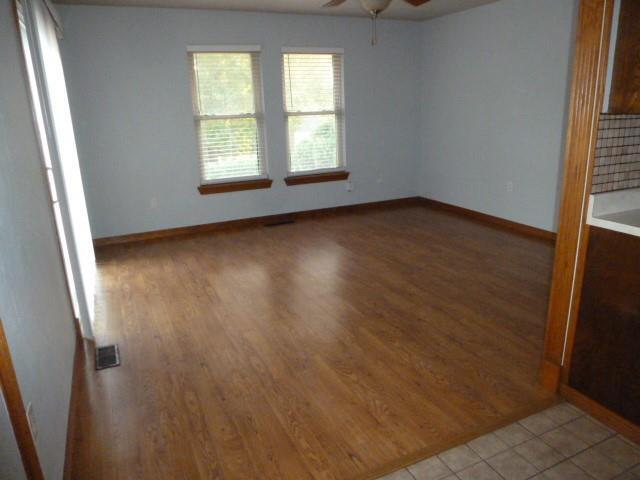 Building Photo - 2421 Sandra Dr