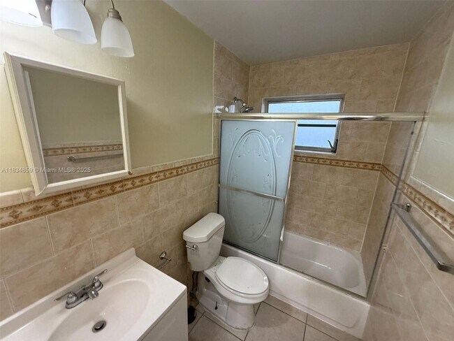 Foto del edificio - 1225 W 30th St