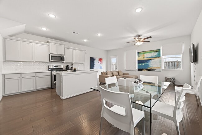 Building Photo - 27926 Western Crk Ct