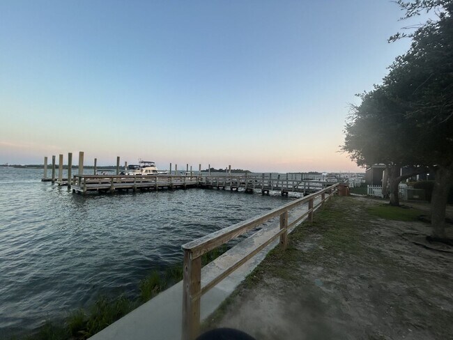 Foto del edificio - Quaint Swansboro Ranch Home