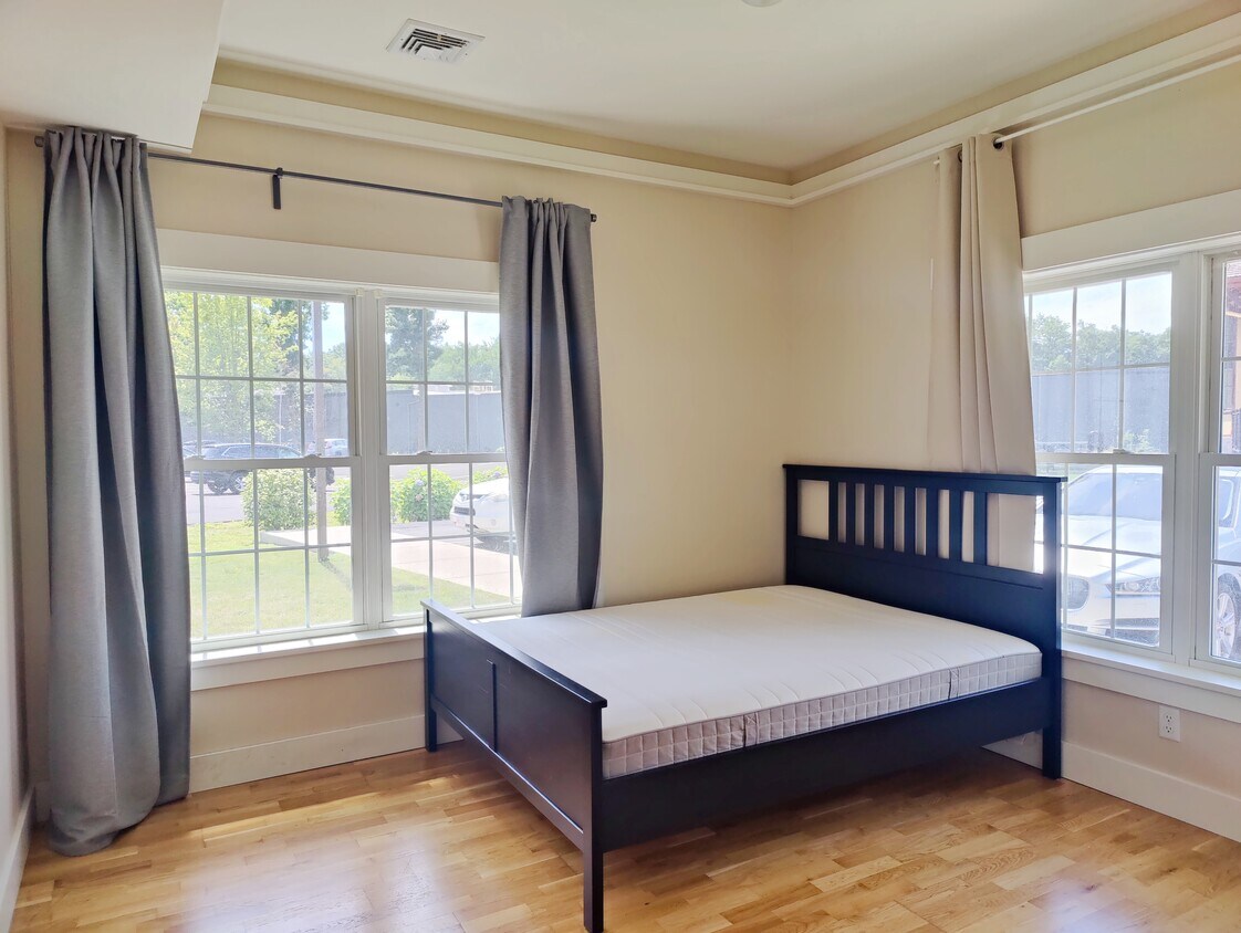 Foto principal - 54 Loomis St