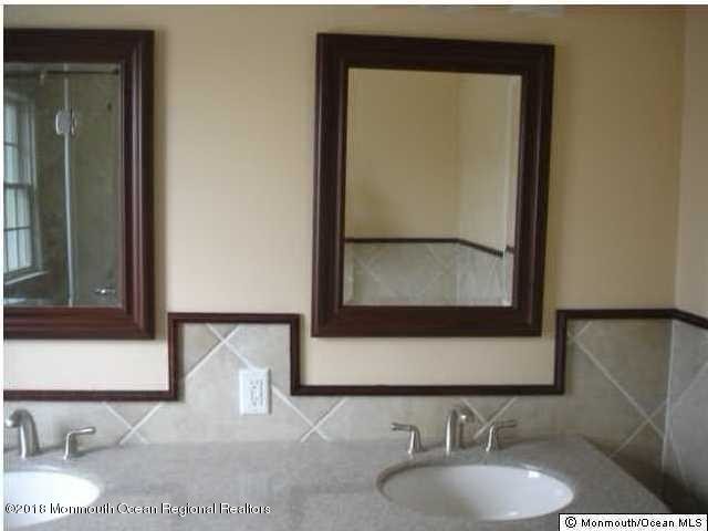 Foto del edificio - 654 Ocean Rd