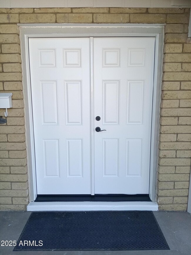 Building Photo - 2839 E Altadena Ave