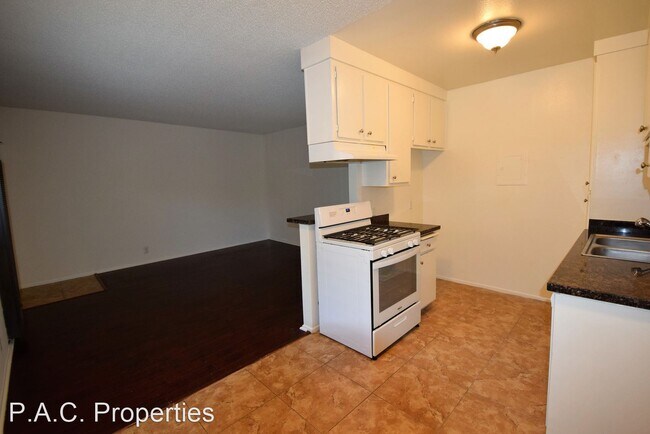 Building Photo - 1 br, 1 bath Apartment - 7101 Haskell Aven...