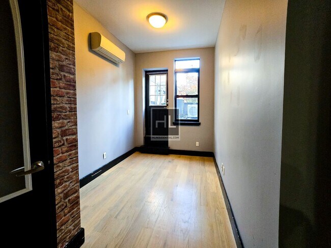Foto del edificio - NO FEE THREE BED/2.5 BATH & SEMI PRIVATE T...
