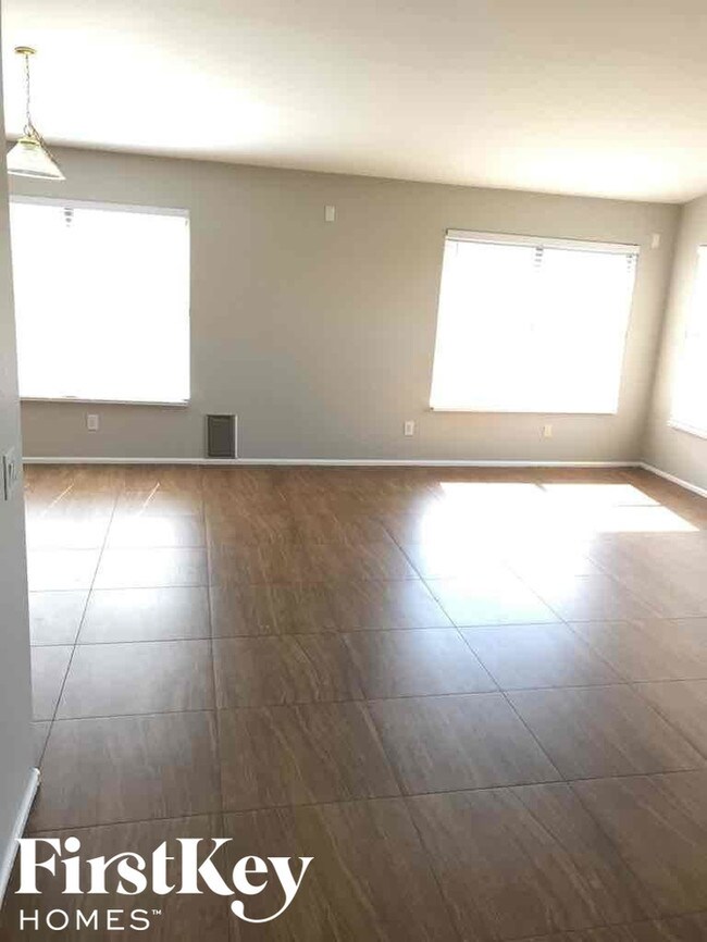 Foto del edificio - 10237 W Jessie Ln