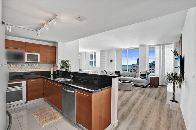 Foto del edificio - 244 Biscayne Blvd