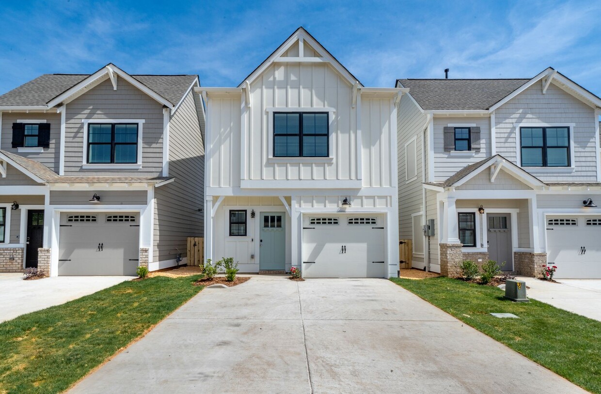 Foto principal - Elevated Rental Home with Community Amenities