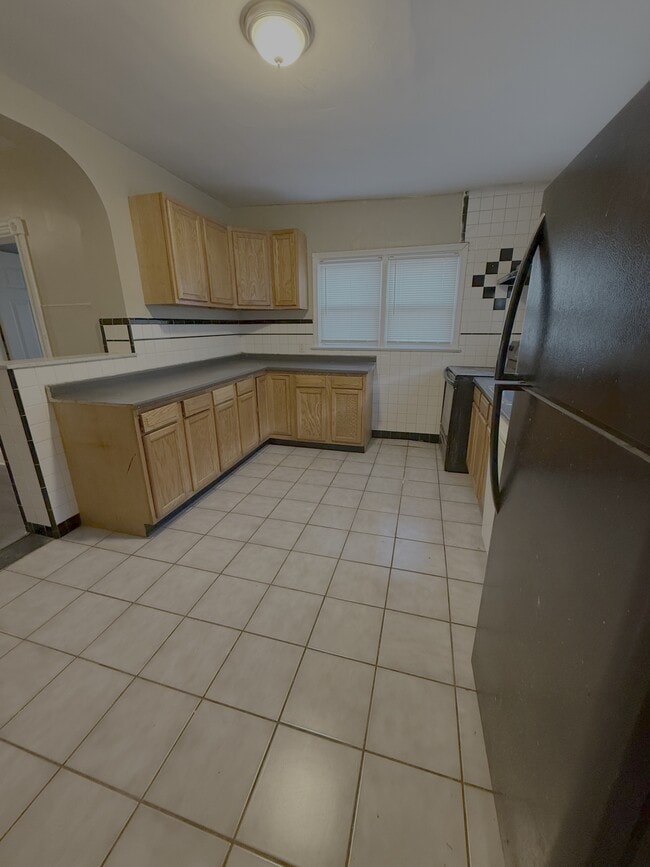 Building Photo - 1913 W 2nd St