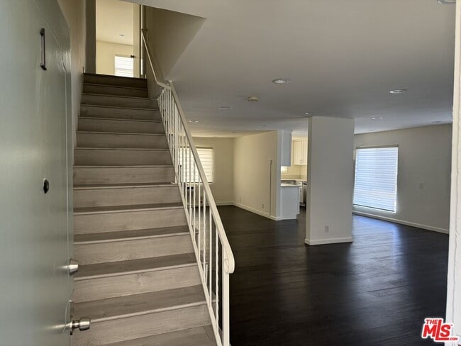 Building Photo - 10815 Rose Ave