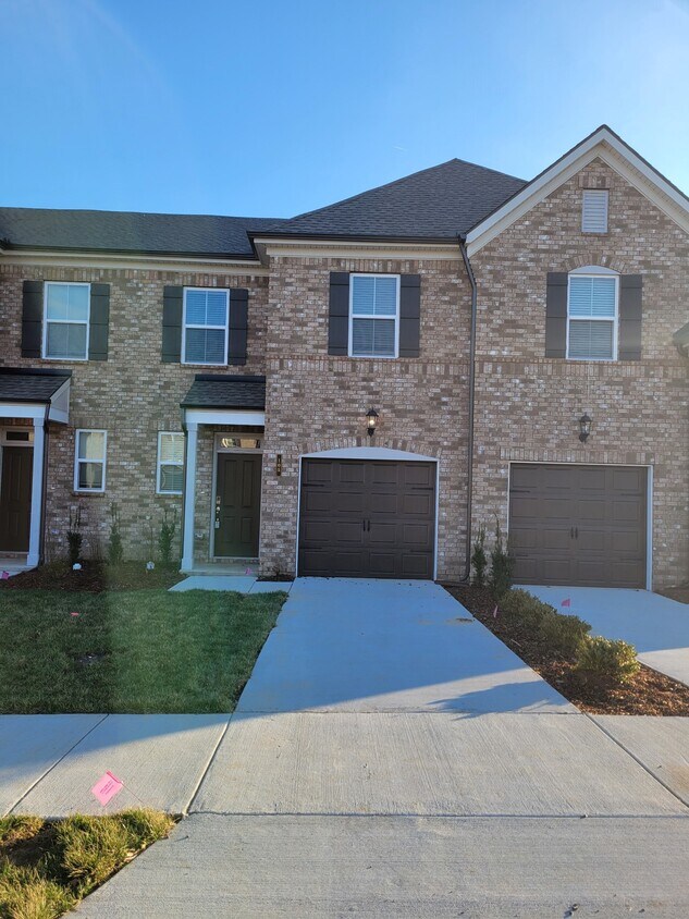 105 Dawson Dr, Gallatin, TN 37066 Condo for Rent in Gallatin, TN