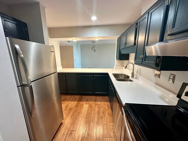 Foto del edificio - 2455 Arlington Crescent